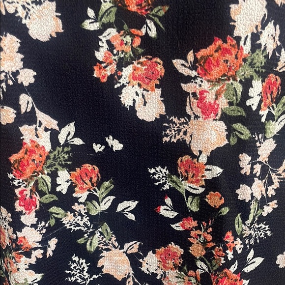 Floral Print Navy Top - Picture 4 of 6